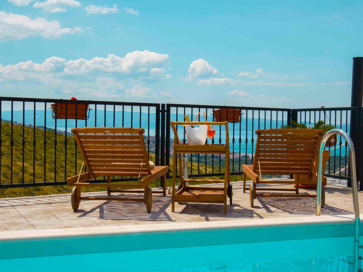 Hill Apartment With Private Pool Kučine Buitenkant foto